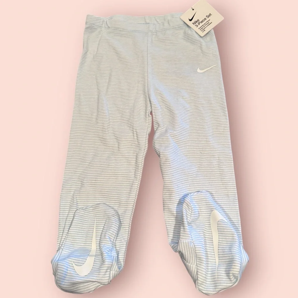 NWT Baby Nike Light Blue Baby Two-Piece Set with 'Just Do It' Graphic Size 9 Mon - Picture 2 of 9